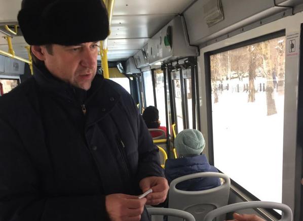 Максим Афанасьев совершил внеплановую поездку на общественном транспорте