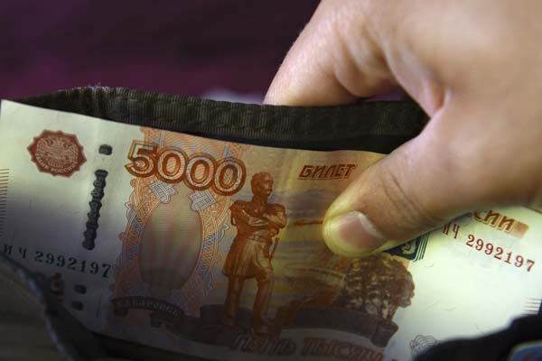 Жителя Тобольска будут судить за сбыт фальшивых денег