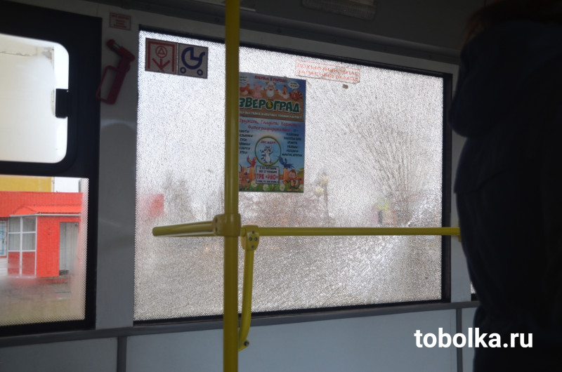 В Тобольске обстреляли городской автобус № 1 на ул. Полонского