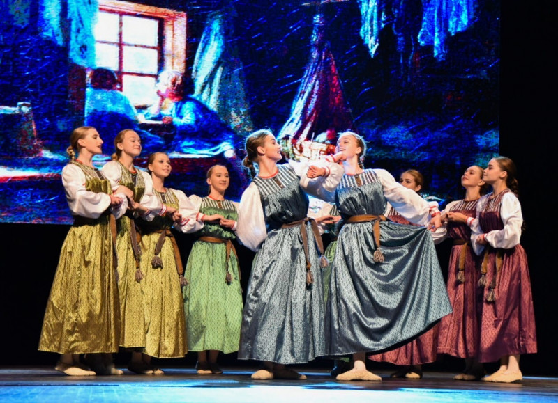 Жители Тобольска искупали в овациях участников творческого проекта «Танец большого Урала» 