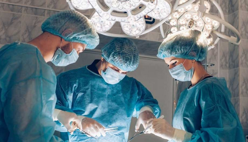 Тобольские врачи спасли мужчину с переломом основания черепа и кровоизлиянием в мозг