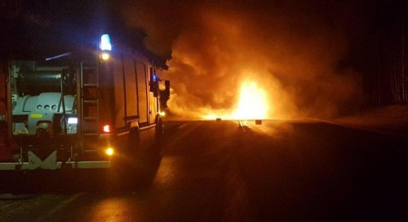 Два автомобиля сгорели в ДТП на 239 км трассы в Тобольском районе