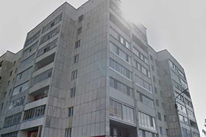В Тобольске женщина выпала с 9 этажа