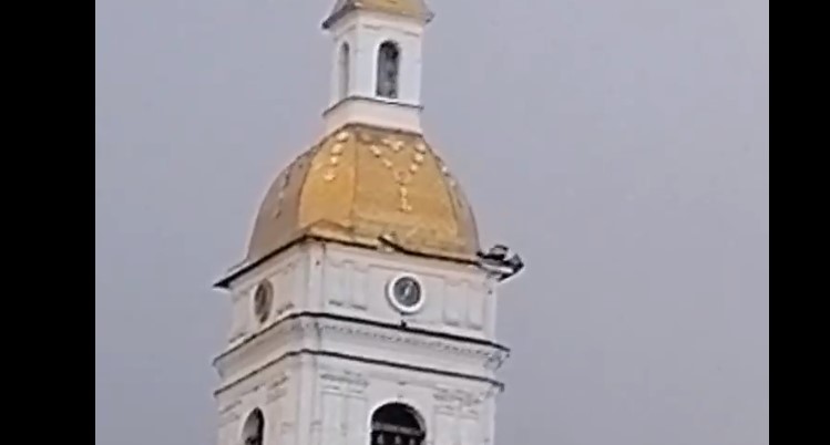 В Тобольском кремле ветер повредил крышу