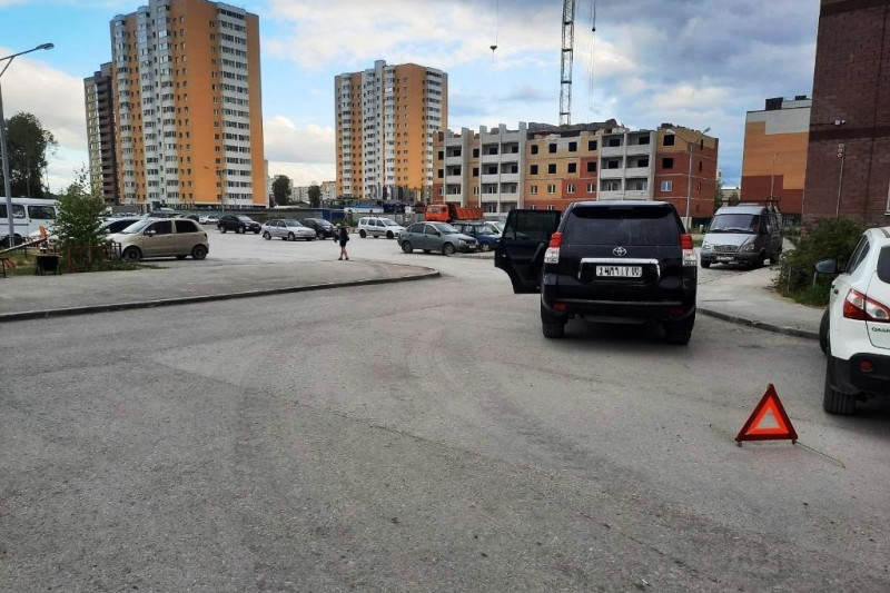 В Тобольске 4-летний пешеход попал под колеса машины