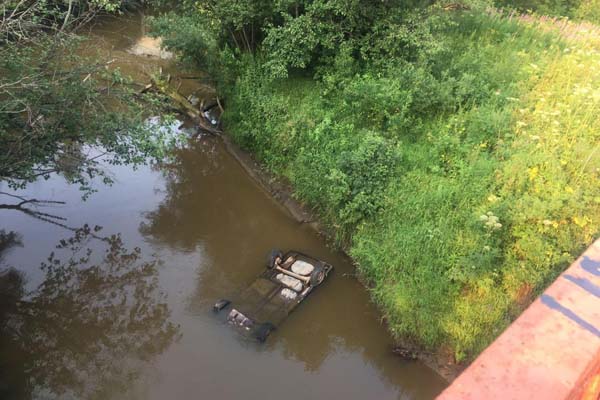 Погиб водитель, упавший на ВАЗ-21099 в реку