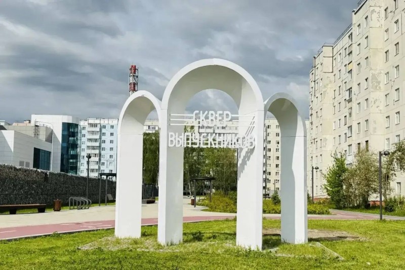 Петр Вагин проинспектировал ход работ по берегоукреплению Иртыша и благоустройство Сквера выпускников