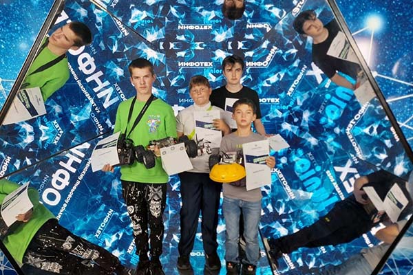 Школьники из Тобольского района стали победителями областного чемпионата по робототехнике